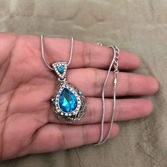 Blue - WGP Swarovski Elements Crystal necklace - Picture 2 of 3